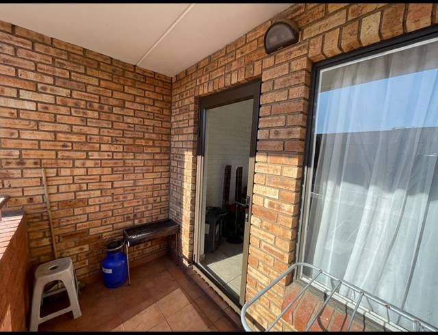 2 BEDROOM APARTMENT FOR SALE IN CASTLEVIEW